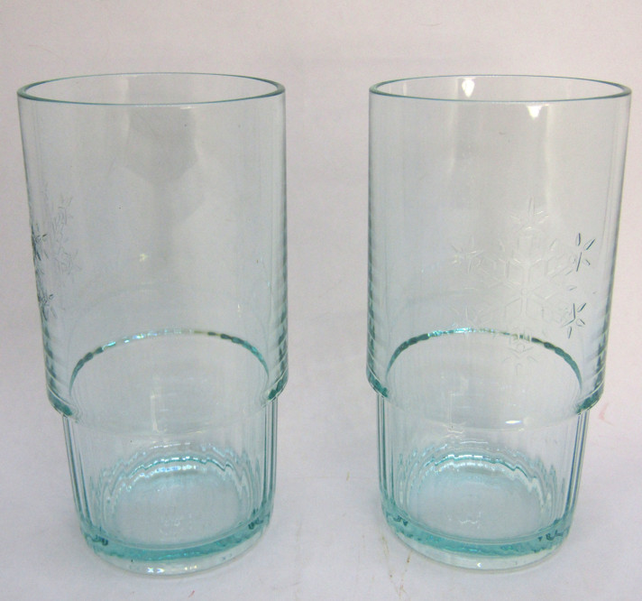 Vtg. Tupperware NOS, Preludio Green Snowflake Acrylic 14 oz Tumbers, Set of 2. Vtg. Tupperware NOS, Preludio Green Snowflake Acrylic 14 oz Tumbers, Set of 2.