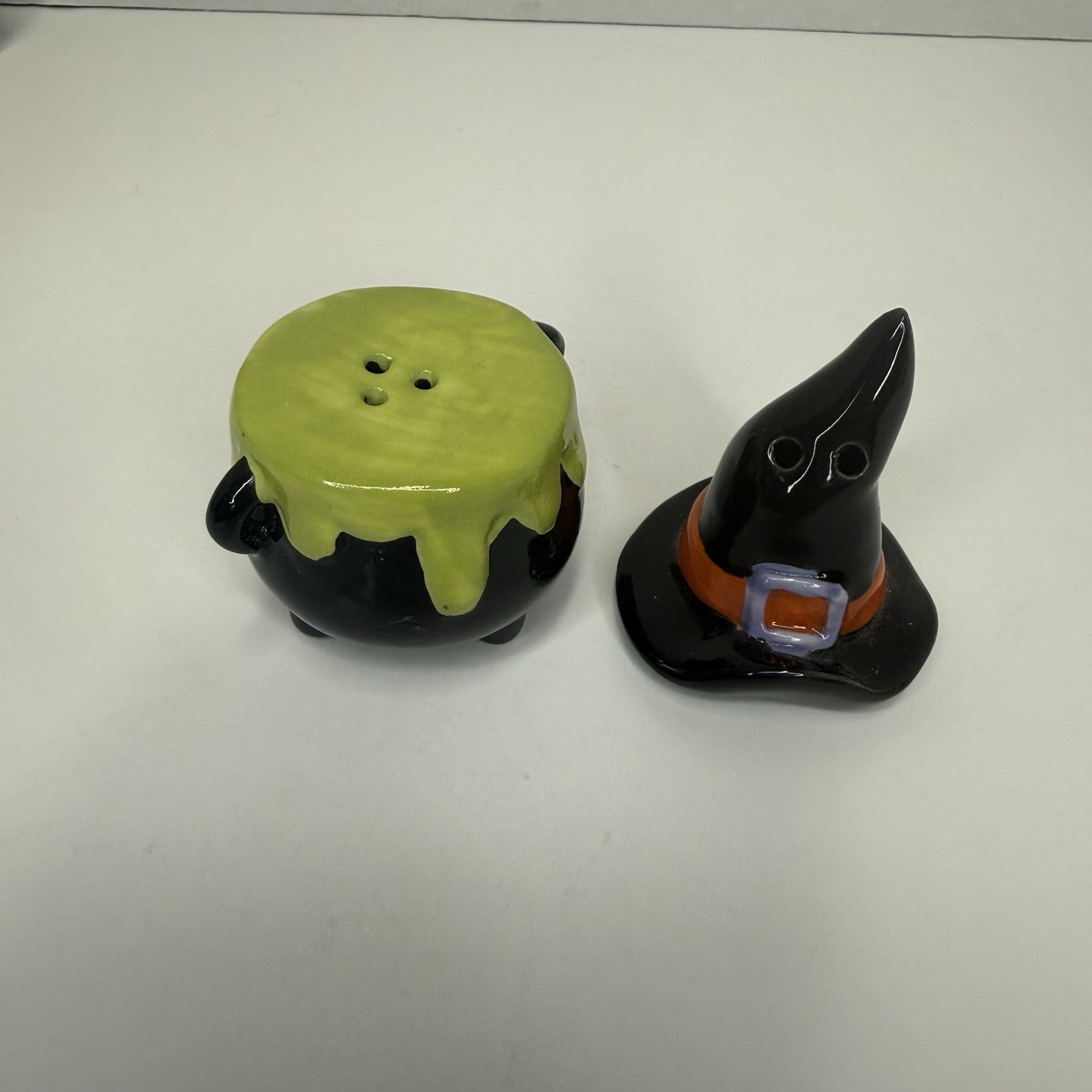 Halloween Witch Hat & Cauldron Salt & Pepper Shakers Ceramic 1.75” Wide