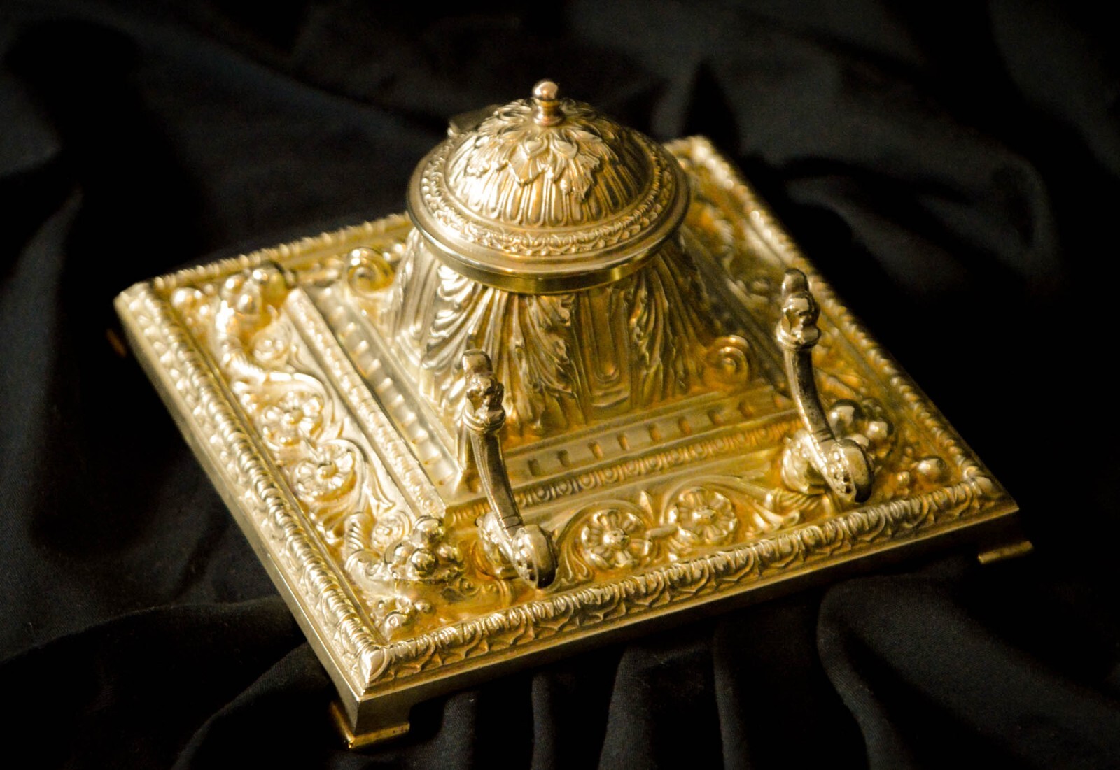 Luxurious Baroque Gilded Bronze Ormolu Inkwell, Authentic Antique, Cornucopia Luxurious Baroque Gilded Bronze Ormolu Inkwell, Authentic Antique, Cornucopia