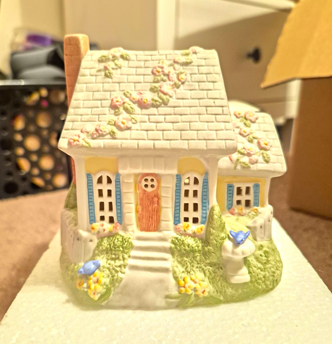 Lenox Springtime Village Illuminated Lit Cottage House Ceramic 4.25 in Boxed