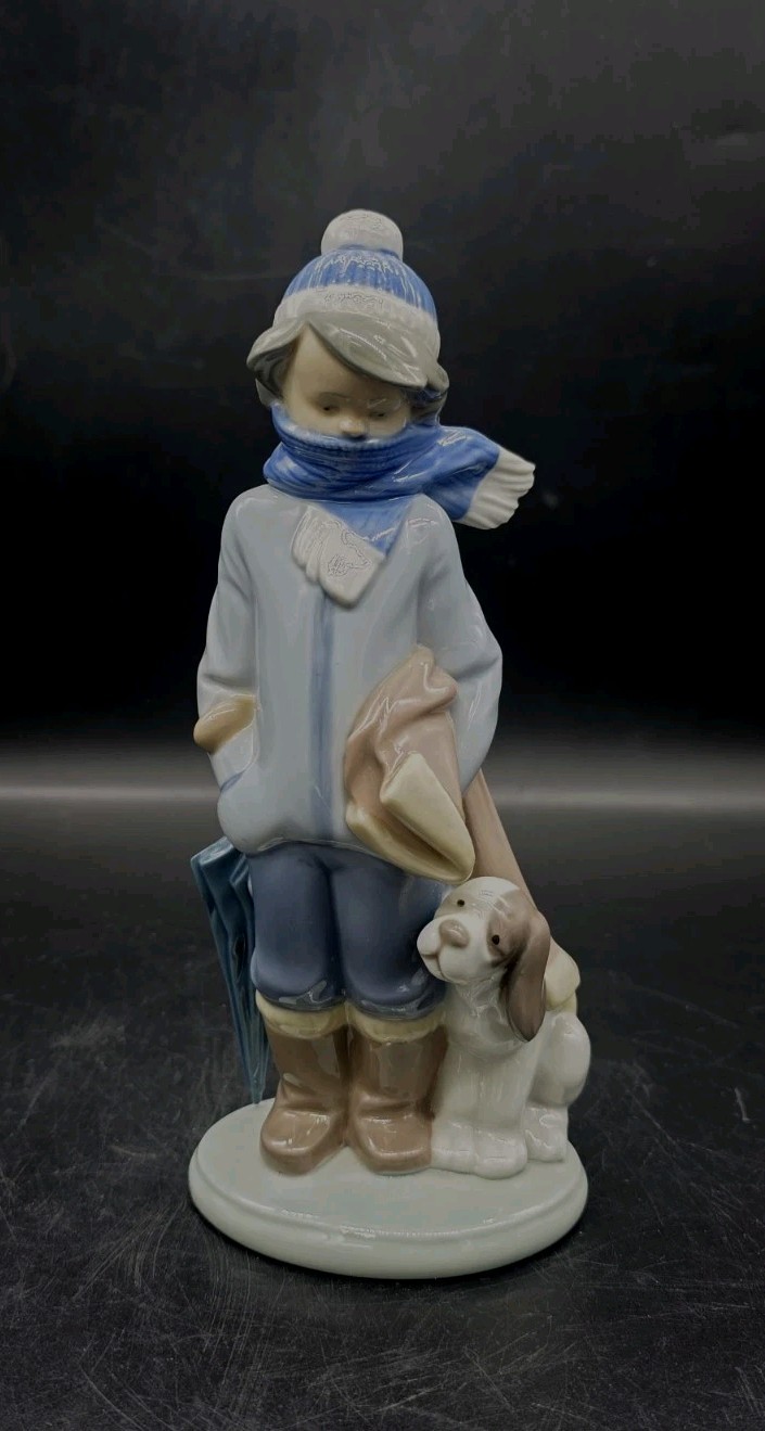 1983 Lladro Retired #5220 Winter Boy w/ Dog Hand Crafted Porcelain Sculpture 7¾\ 1983 Lladro Retired #5220 Winter Boy w/ Dog Hand Crafted Porcelain Sculpture 7¾\