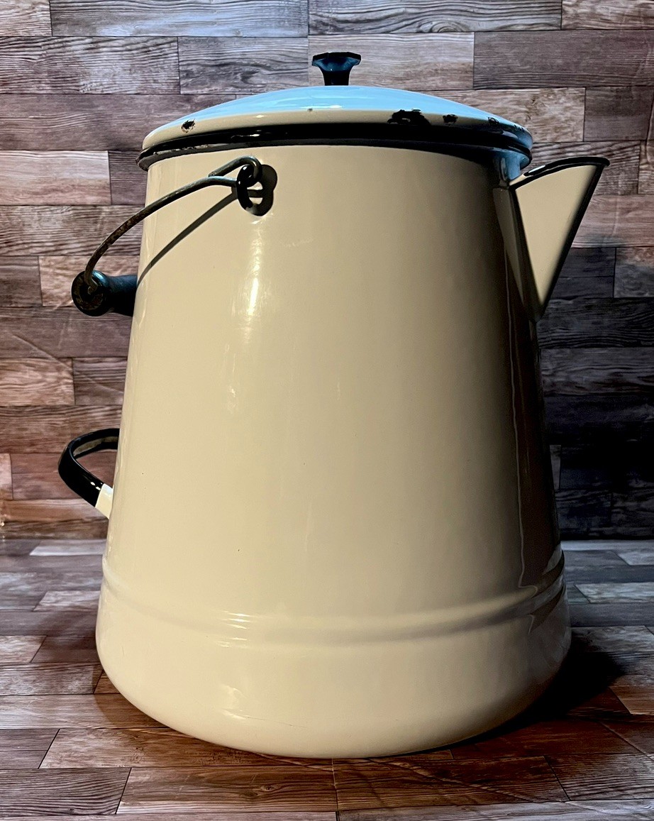 Vintage large White Enamelware Cowboy Lidded Coffee Pot. Farmhouse Rustic Vintage large White Enamelware Cowboy Lidded Coffee Pot. Farmhouse Rustic