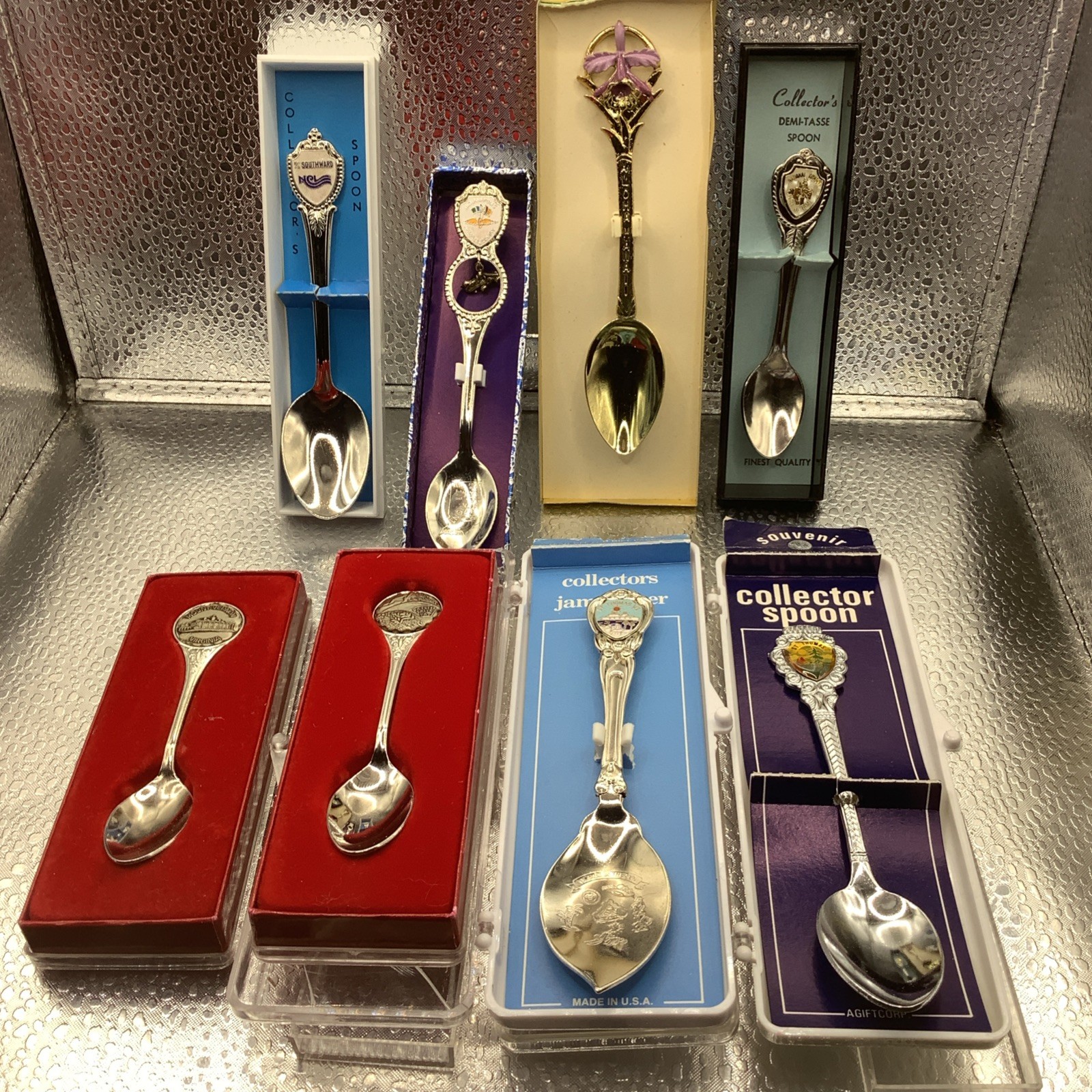 Vintage Collector Spoons lot Of 8 (new ….Damage Boxes )