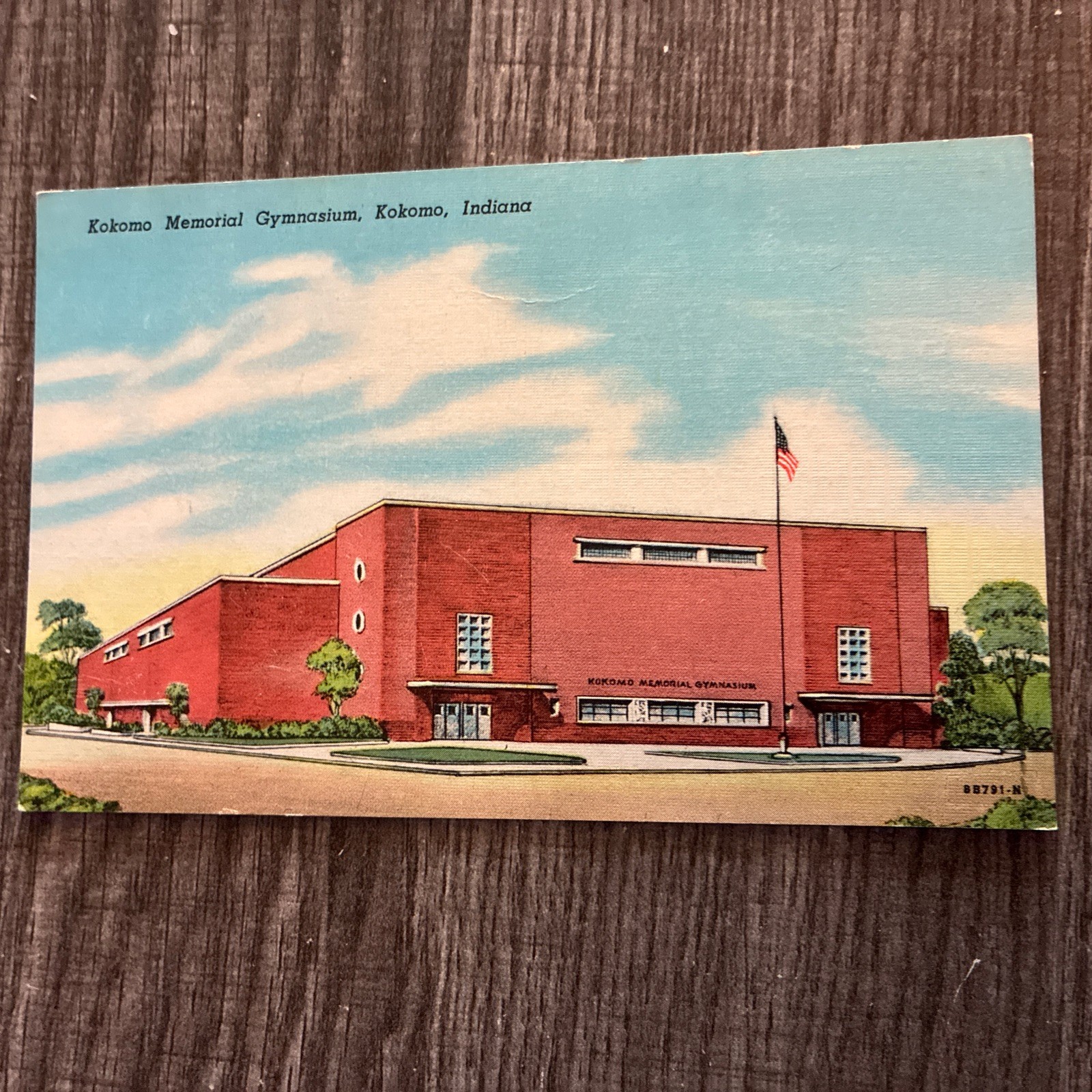 Kokomo Indiana Kokomo Memorial Gymnasium Vintage 1950’s Postcard Unposted