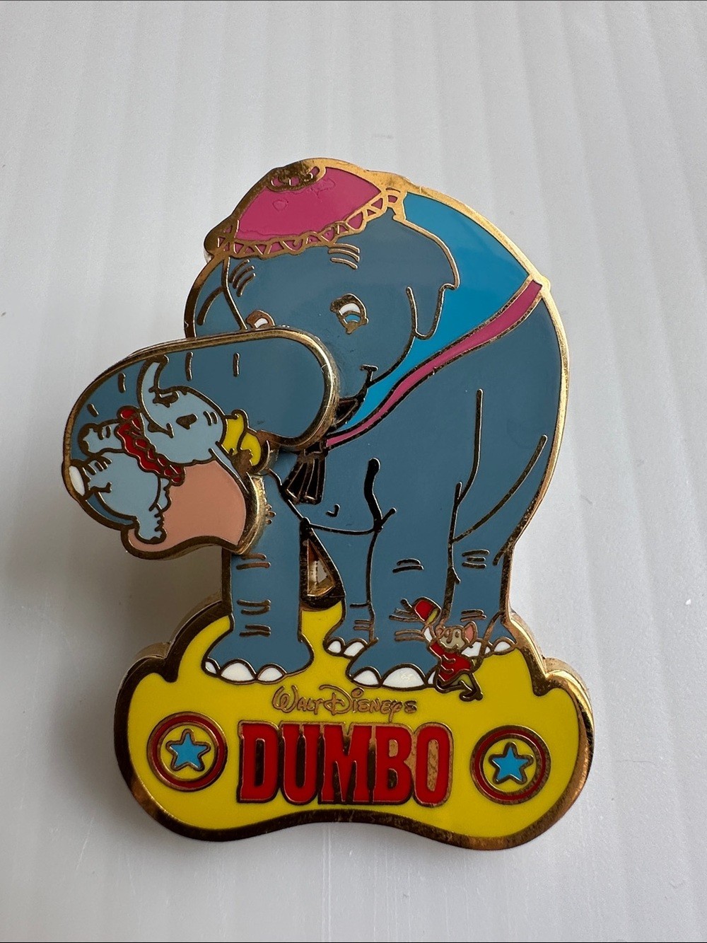 Vintage 2004 Disney Trading Pin Mrs Jumbo Swinging Trunk Cradling Baby Dumbo