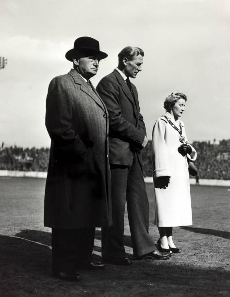 1956 Manchester City Goalkeeper Bert Trautman At The Maine Road Old Photo 1956 Manchester City Goalkeeper Bert Trautman At The Maine Road Old Photo