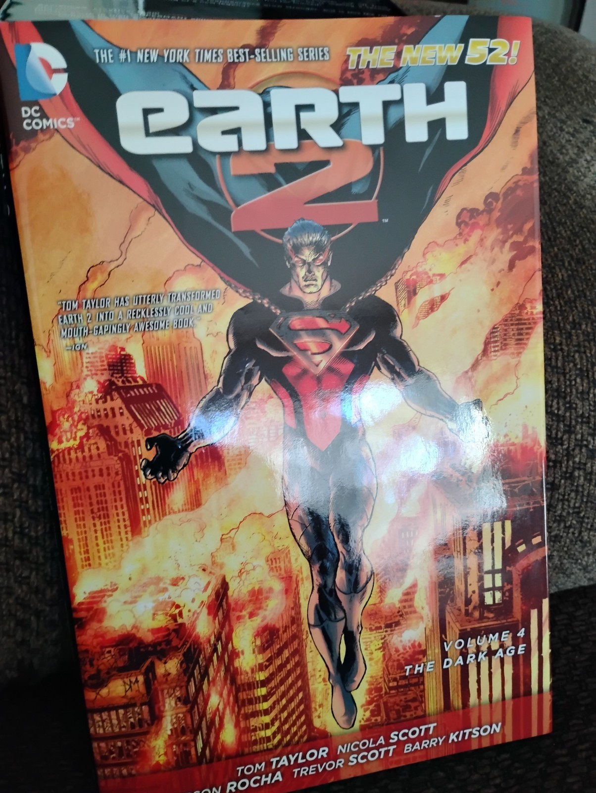 Earth 2 #4 (DC Comics December 2014) Earth 2 #4 (DC Comics December 2014)