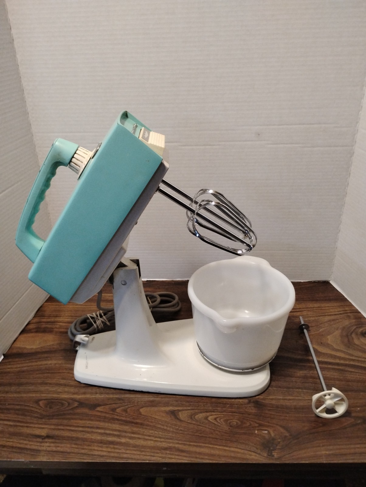 Vintage Mid Century Kenmore Stand Mixer Aqua Blue Model 400-82600-working Vintage Mid Century Kenmore Stand Mixer Aqua Blue Model 400-82600-working