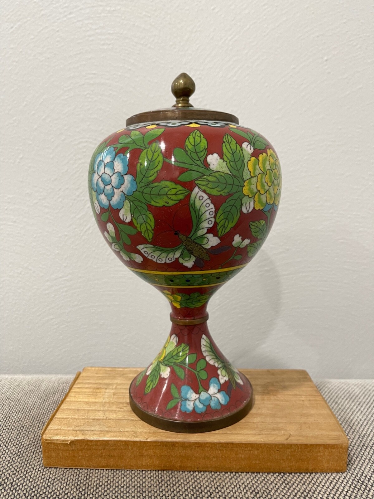 Vintage Antique Chinese Red Cloisonne Lidded Urn Vase Flowers & Butterflies Vintage Antique Chinese Red Cloisonne Lidded Urn Vase Flowers & Butterflies
