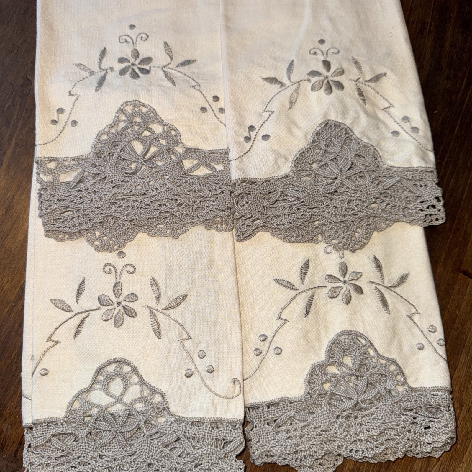 Vintage French Embroidered Lace Gray w/ 4 Napkins Elegant Classic Vintage French Embroidered Lace Gray w/ 4 Napkins Elegant Classic