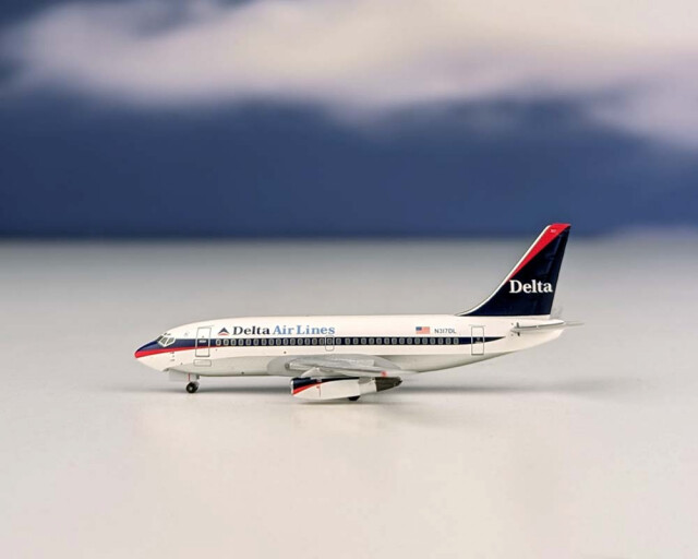 Aeroclassics BBX41641 Delta Airlines Boeing 737-200 N317DL Diecast 1/400 Model