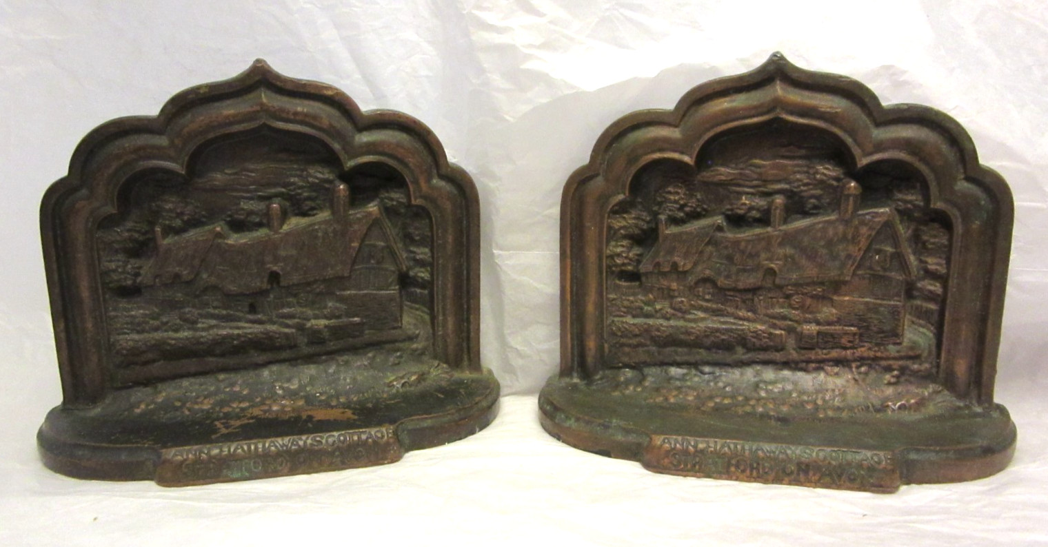 JB 2 Vtg ANN HATHAWAYS SHAKESPEARE COTTAGE STRATFORD AVON BRONZE IRON BOOKENDS JB 2 Vtg ANN HATHAWAYS SHAKESPEARE COTTAGE STRATFORD AVON BRONZE IRON BOOKENDS