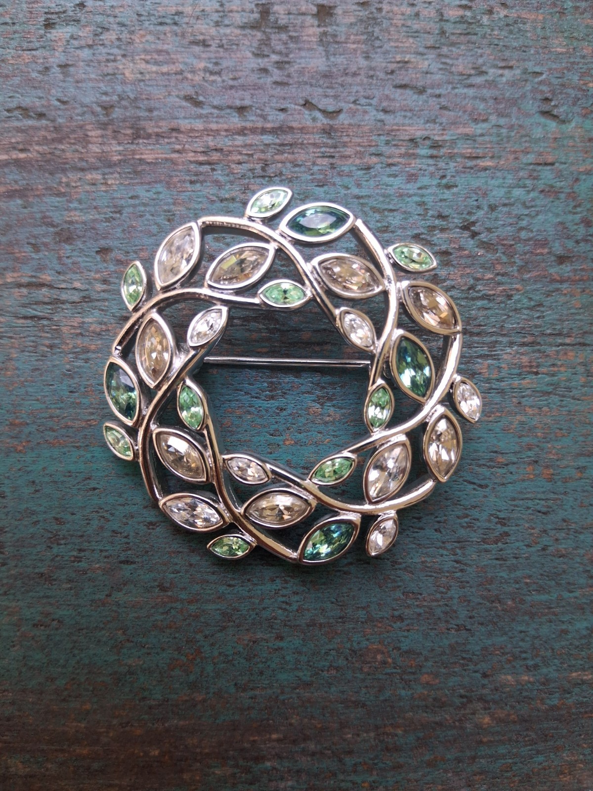 Swarovski Crystal Leaf Wreath Brooch Retired Rhodium Plated Signed Swarovski Crystal Leaf Wreath Brooch Retired Rhodium Plated Signed