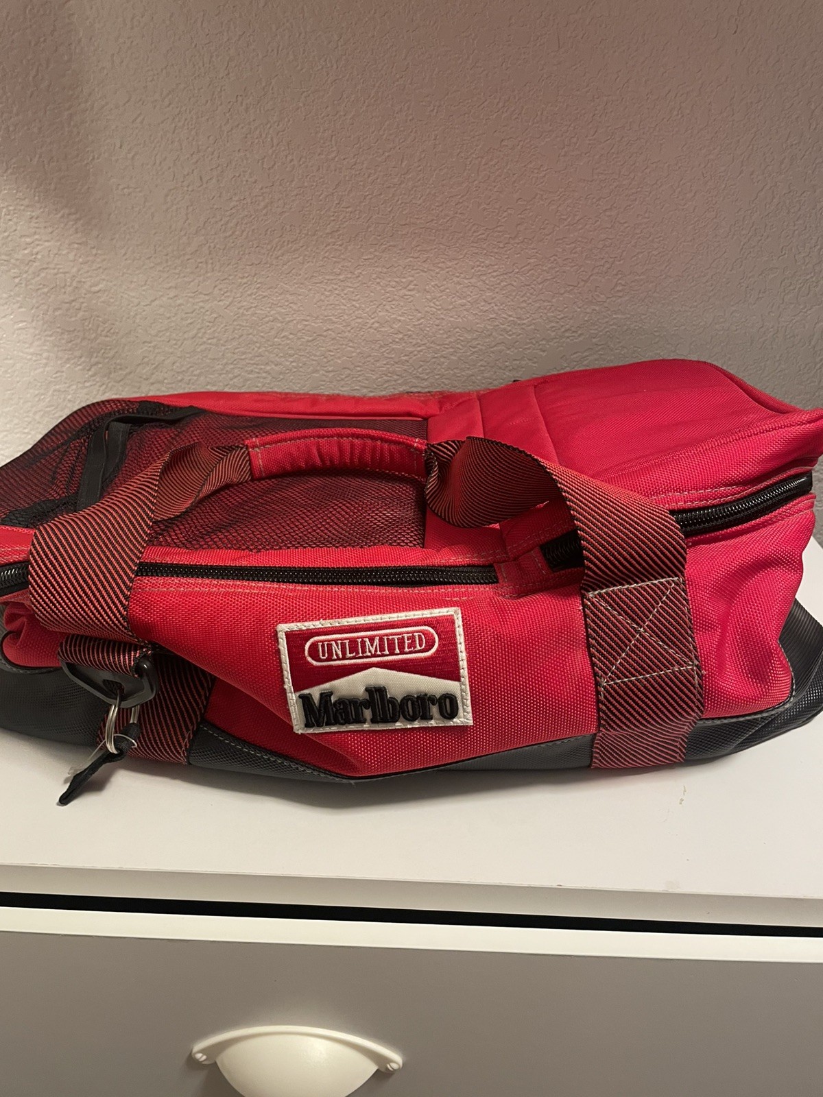 Vintage Marlboro Unlimited Gear Large Red Divided Cooler Bag Duffel Insulated Vintage Marlboro Unlimited Gear Large Red Divided Cooler Bag Duffel Insulated