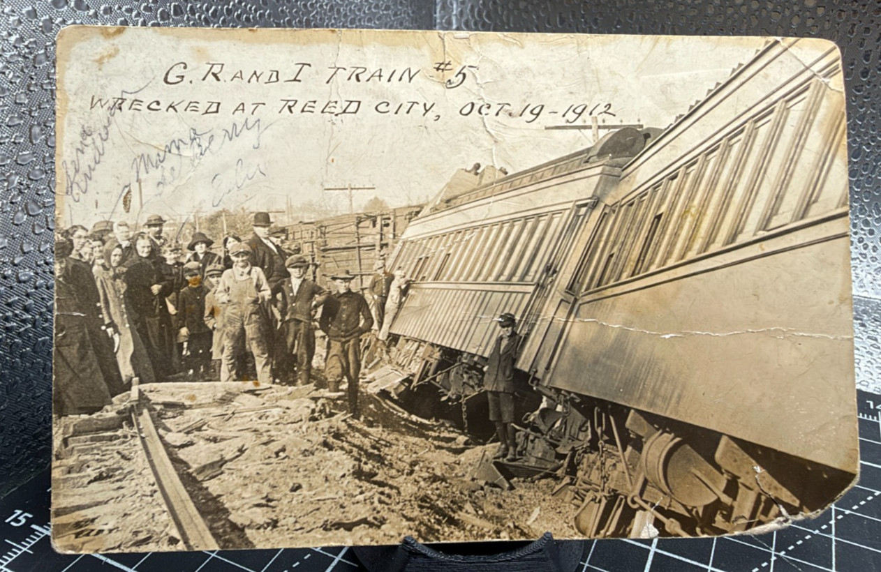 Vintage 1912 RPPC Postcard - Grand Rapids & Indiana Train #5 Wreck Reed City, MI