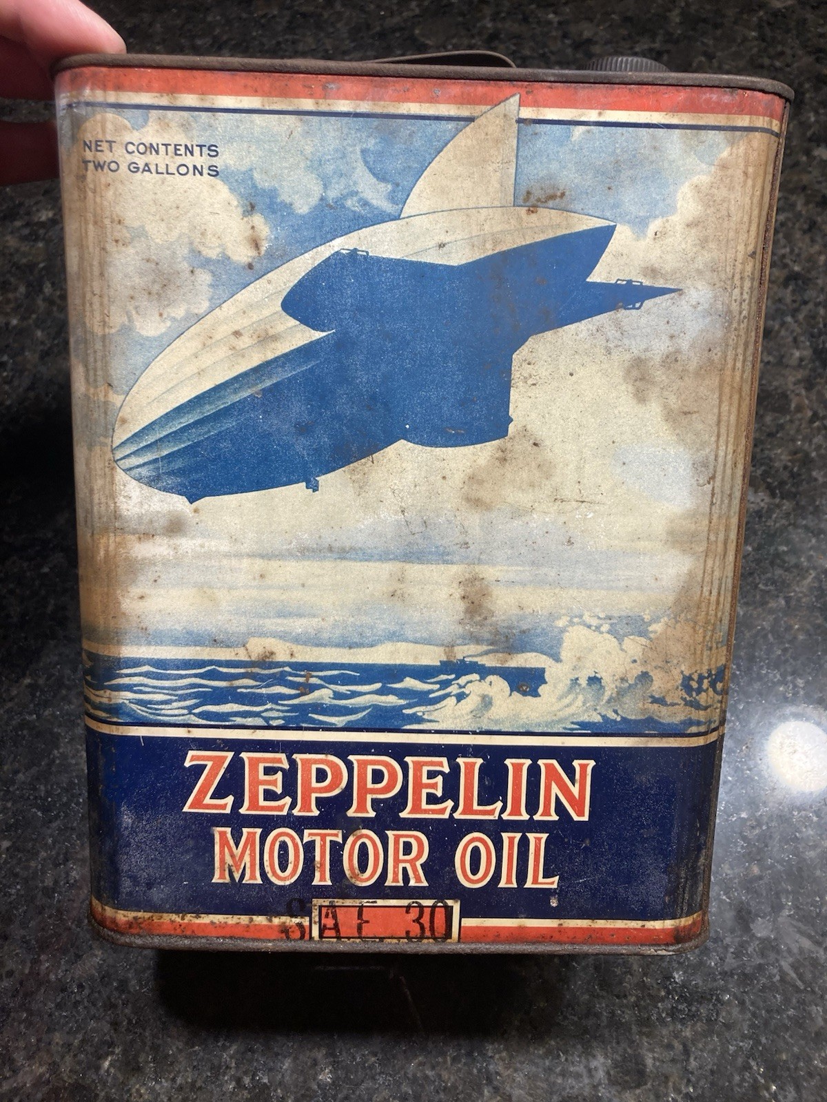Vintage 1930s Zeppelin Motor Oil Two Gallon Can Fleet Wing Corp CRAZY RARE đ˘ď¸ Vintage 1930s Zeppelin Motor Oil Two Gallon Can Fleet Wing Corp CRAZY RARE đ˘ď¸