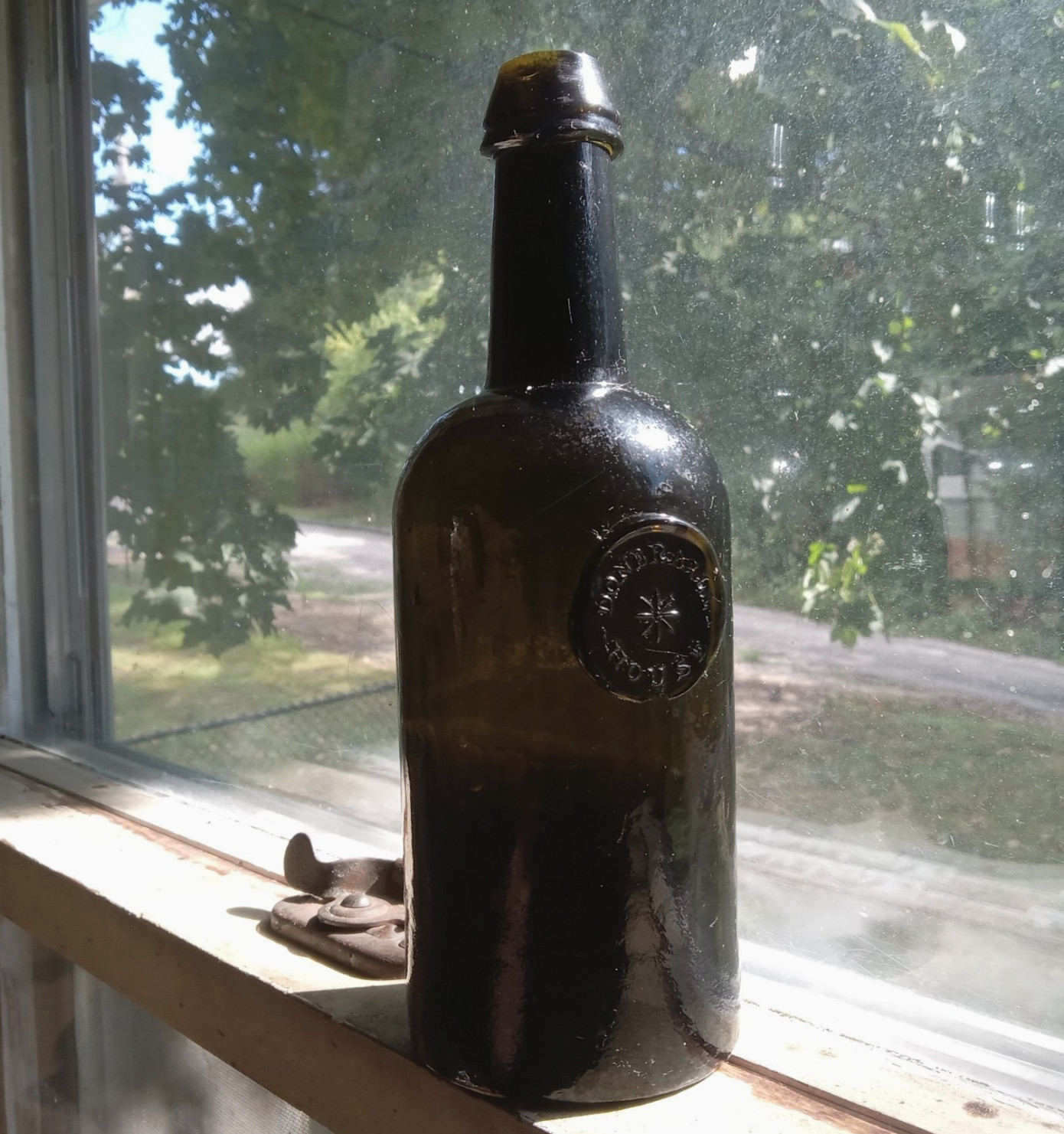 1820s DONERAILE HOUSE APPLIED SEAL BLACKGLASS PONTILED IRISH LIQUOR BOTTLE RARE 1820s DONERAILE HOUSE APPLIED SEAL BLACKGLASS PONTILED IRISH LIQUOR BOTTLE RARE