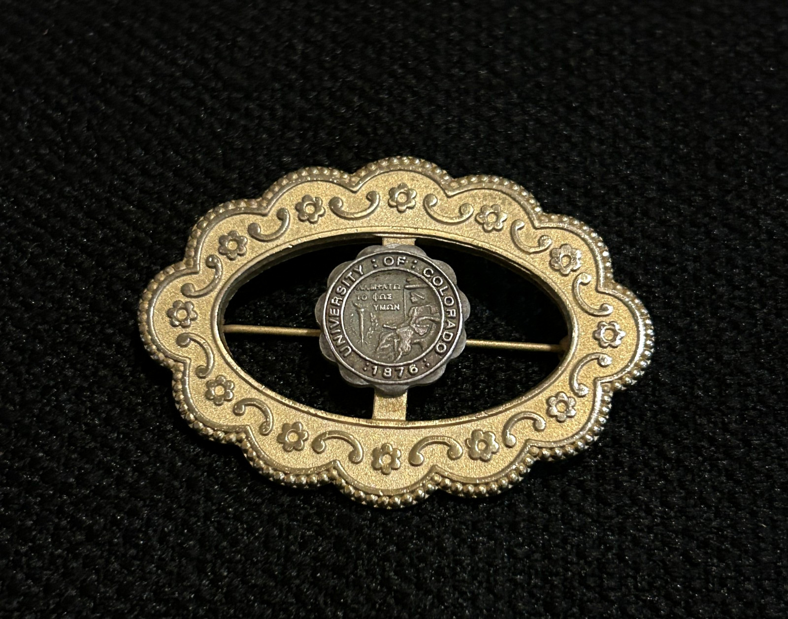 VINTAGE University of Colorado large school seal pin / brooch, 2 1/4