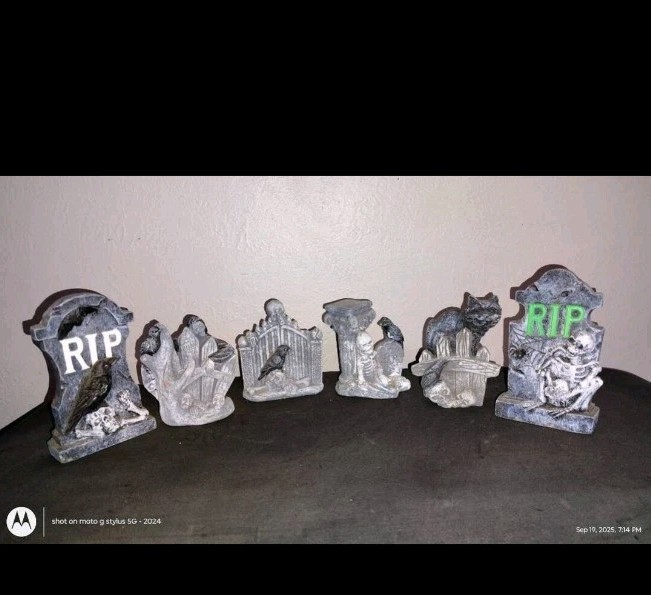 Halloween concrete/plaster statue molds Tombstones Halloween concrete/plaster statue molds Tombstones