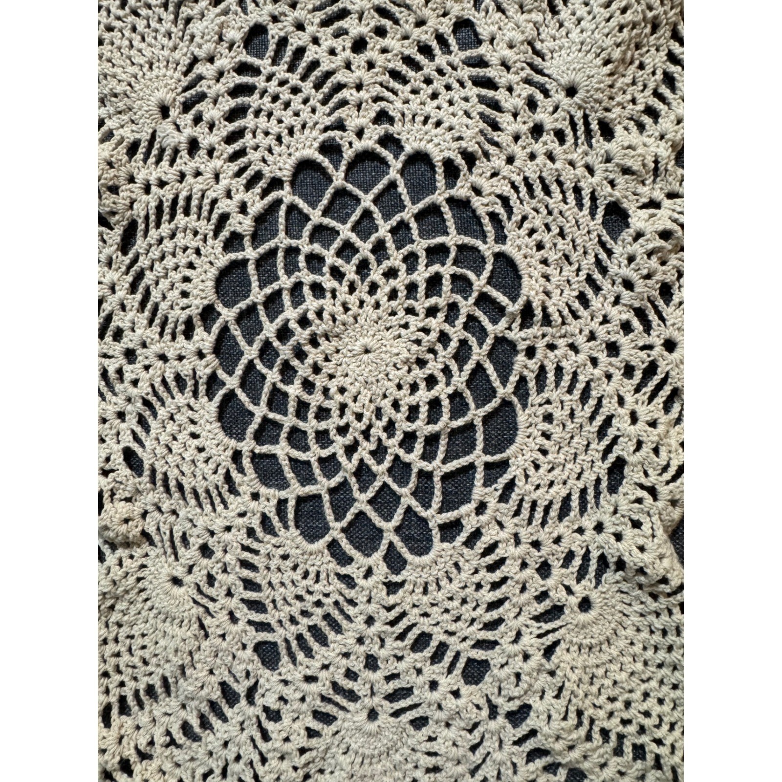 Vintage Handmade Crochet Lace Table Runner Doily Beige Pineapple Scalloped 24\