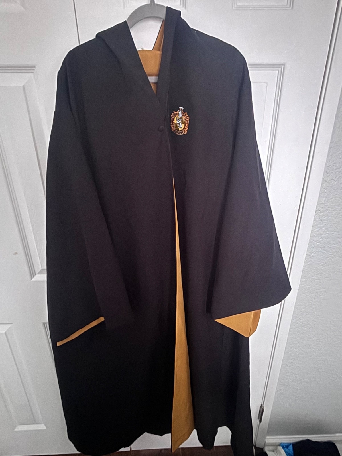 Wizarding World Harry Potter 2XL Hufflepuff Robe Universal Studios Authentic Wizarding World Harry Potter 2XL Hufflepuff Robe Universal Studios Authentic