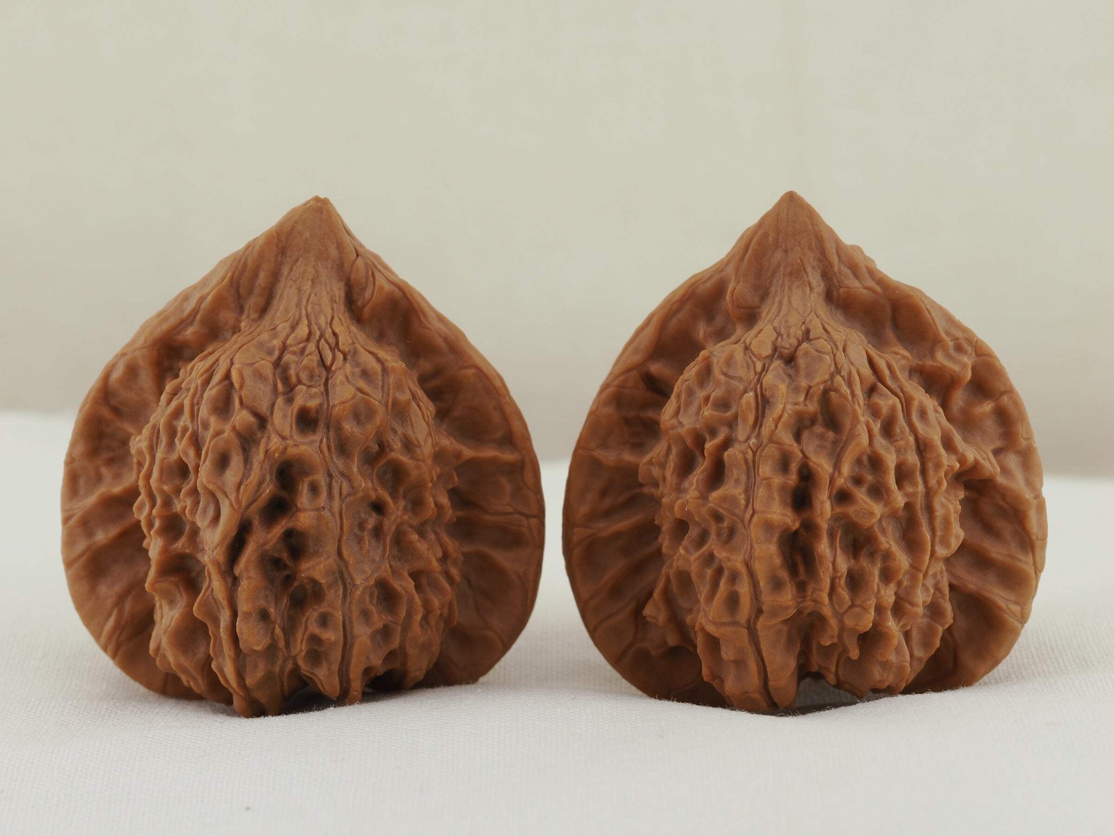 Vermilion Bird Walnut Pair 40mm (Zhu Que) WW-00034