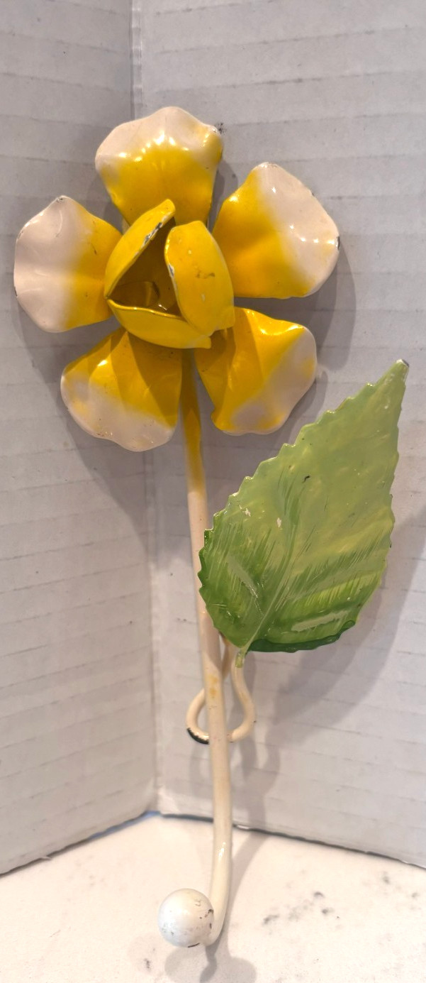 VTG ITALIAN STYLE TOLE YELLOW FLOWER  SINGLE LEAF DECORATIVE HOOK 6 \