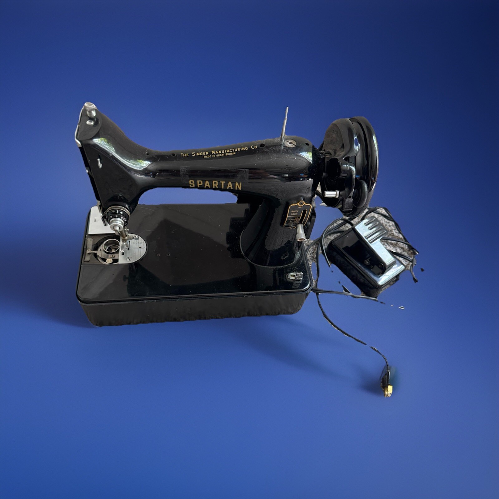 Vintage Singer Spartan 192K Sewing Machine W/ Pedal - Tested & Works Vintage Singer Spartan 192K Sewing Machine W/ Pedal - Tested & Works