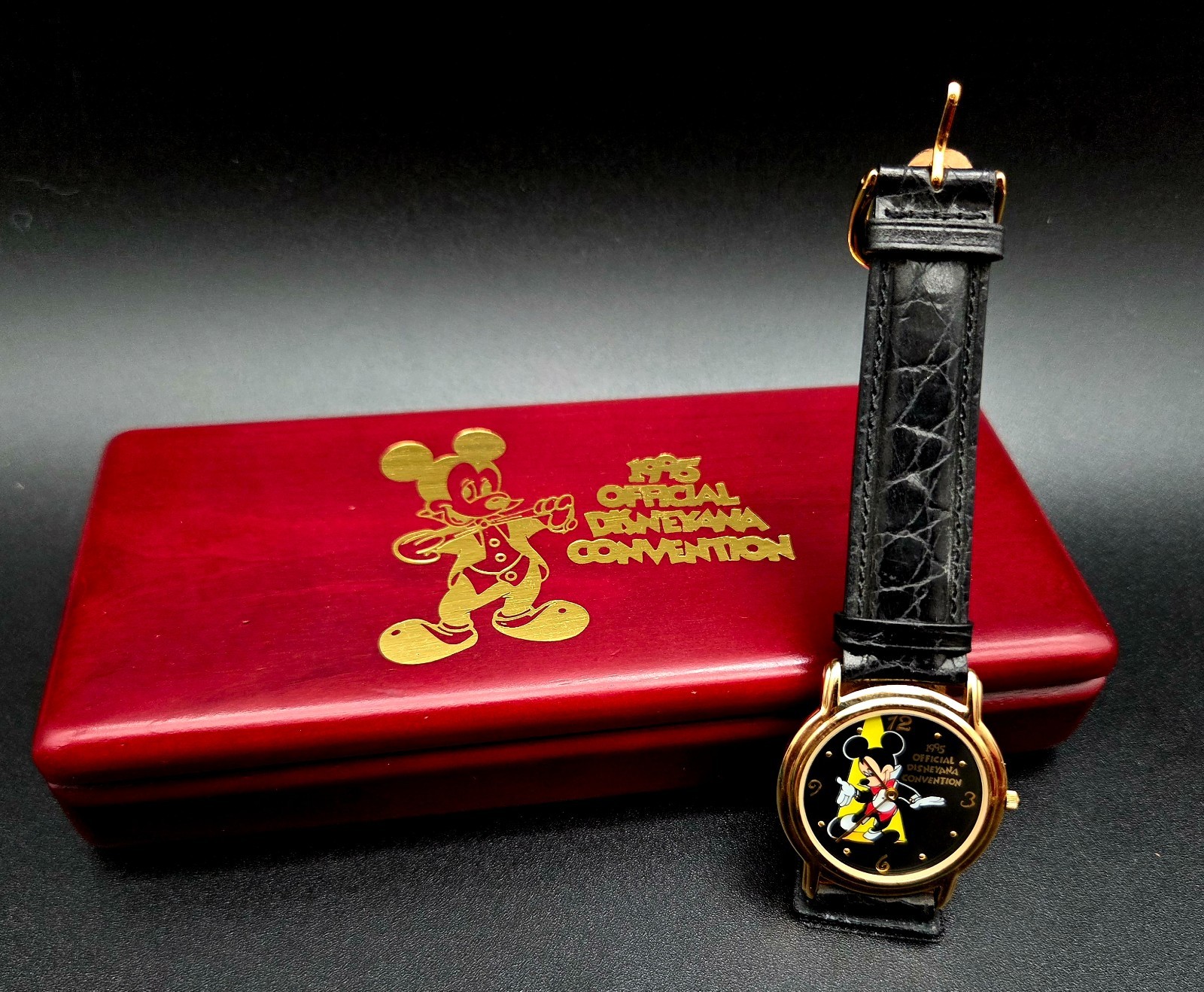 DISNEY Watch 1995 Disneyana Convention Neat & Pretty Mickey Wood Case LE 1479/3K