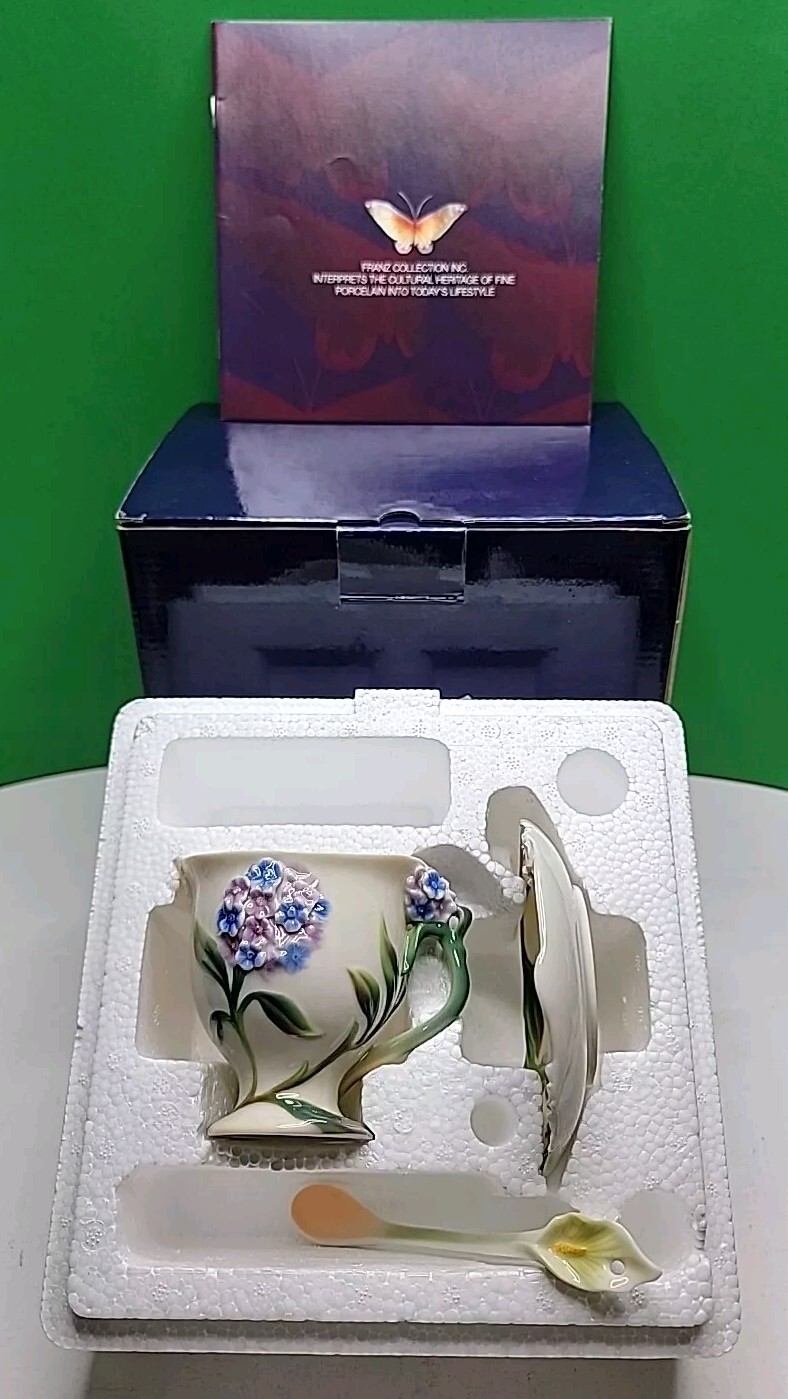 2004 Franz Porcelain Forget Me Not Flower Design Cup/Saucer Set FZ00461 - New 2004 Franz Porcelain Forget Me Not Flower Design Cup/Saucer Set FZ00461 - New