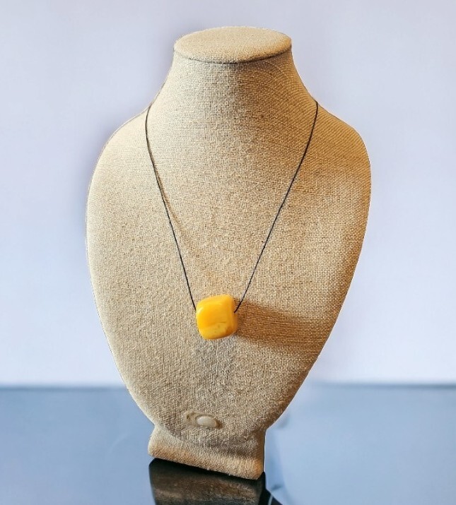 Vintage Large Butterscotch Bakelite Cube Bead Necklace 29.14g 28.4mm x 28.8mm Vintage Large Butterscotch Bakelite Cube Bead Necklace 29.14g 28.4mm x 28.8mm