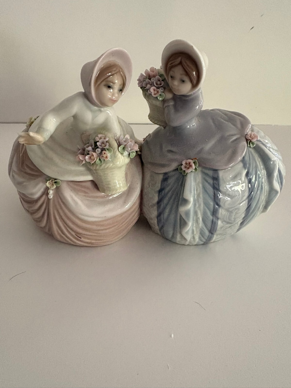 Lladro Petite Pair Porcelain Figurines No. 5384 RETIRED-Mint Condition