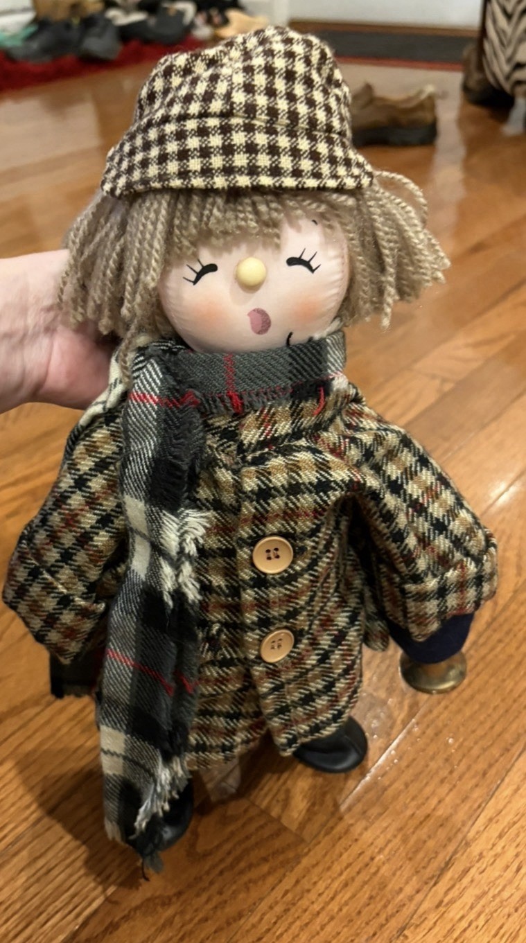 Vintage Christmas Caroler 1985 /1986 ENESCO And DIANNE Clark Originals ￼