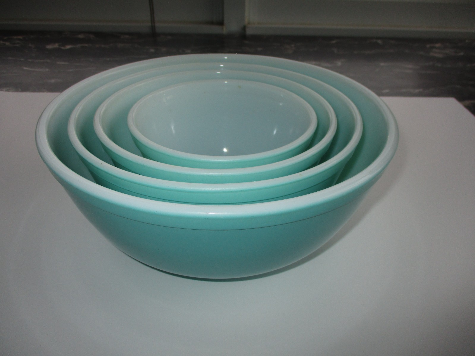 looks UNUSED Set of Four (4) TURQUOISE Robin Egg BLUE PYREX Nesting Bowls looks UNUSED Set of Four (4) TURQUOISE Robin Egg BLUE PYREX Nesting Bowls
