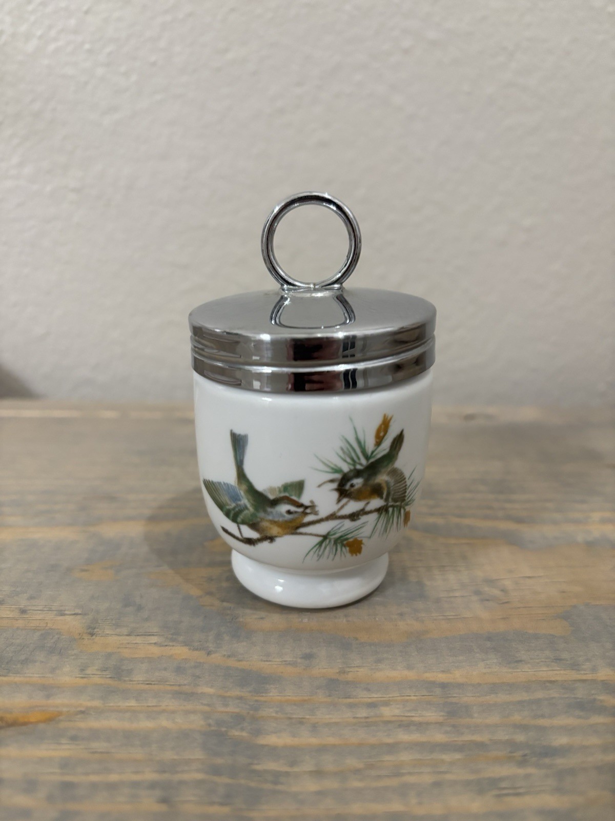 Vintage Royal Worcester Egg Coddler Birds Wren Finches Porcelain England Lid Vintage Royal Worcester Egg Coddler Birds Wren Finches Porcelain England Lid
