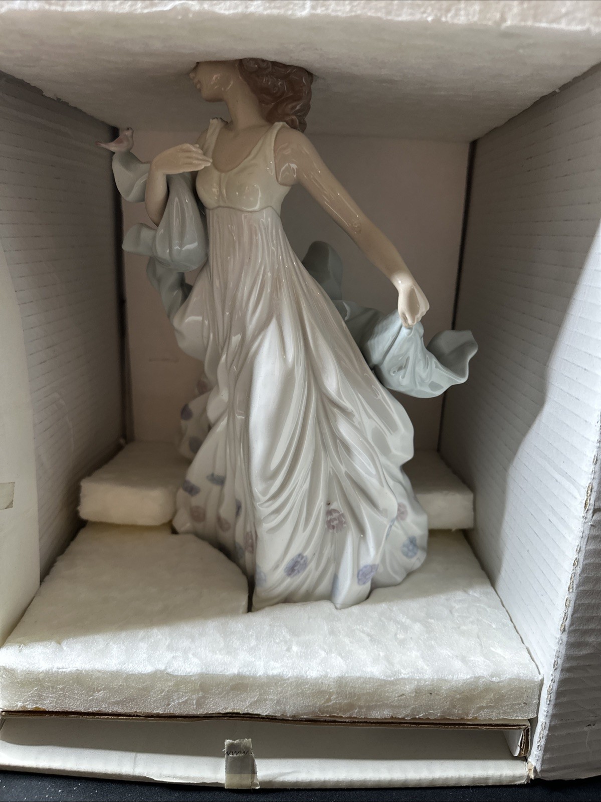 Lladro Figurine, Summer Serenade Bird, (6193) 12.5 Lladro Figurine, Summer Serenade Bird, (6193) 12.5