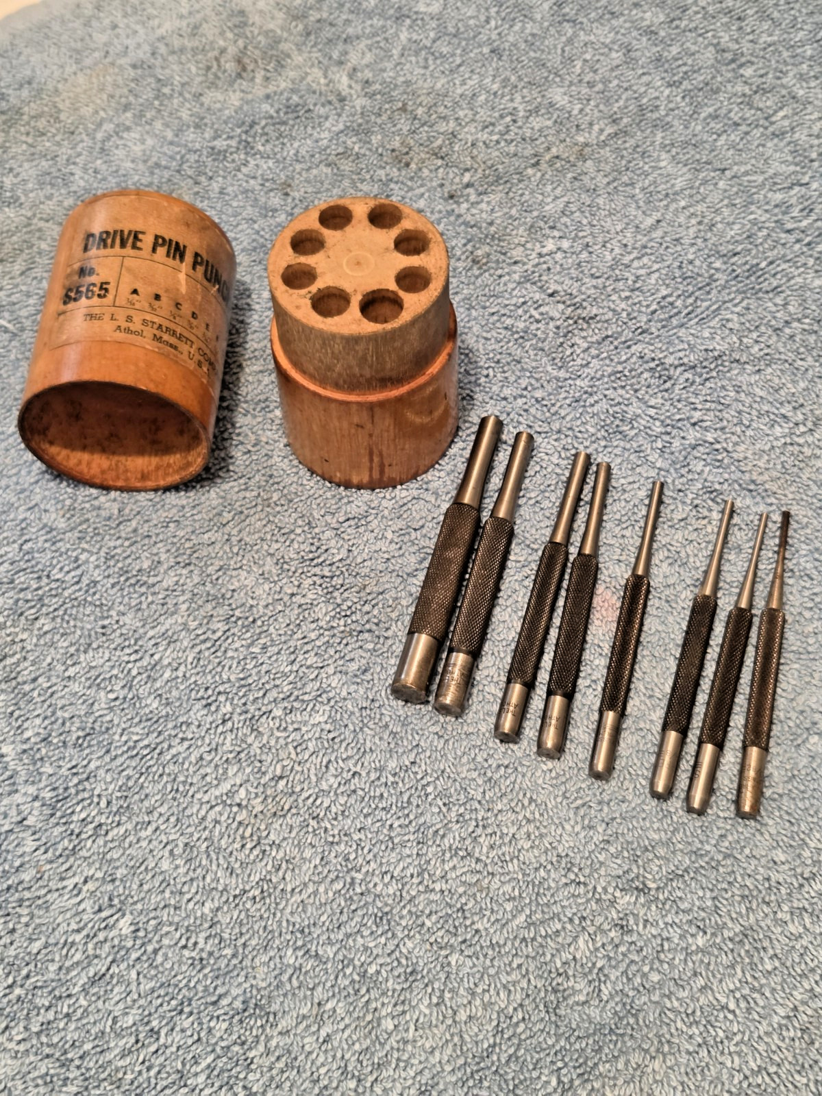 VINTAGE L.S. STARRETT #S565 - 8 PIECE DRIVE PIN PUNCHES ORIGINAL WOODEN CASE