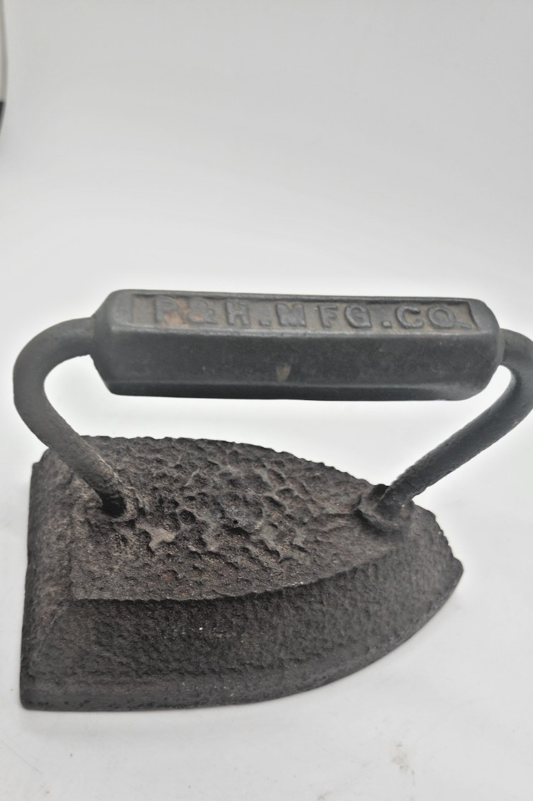 Antique P. & P. H. German Cast Iron Sad Iron 6\ Antique P. & P. H. German Cast Iron Sad Iron 6\