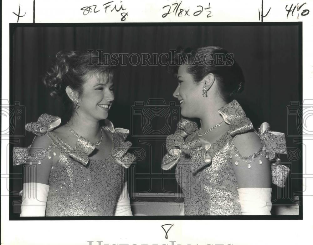 1990 Press Photo Elesha Clynes, Elizabeth Capritto at Hermes Event - noa65056 1990 Press Photo Elesha Clynes, Elizabeth Capritto at Hermes Event - noa65056
