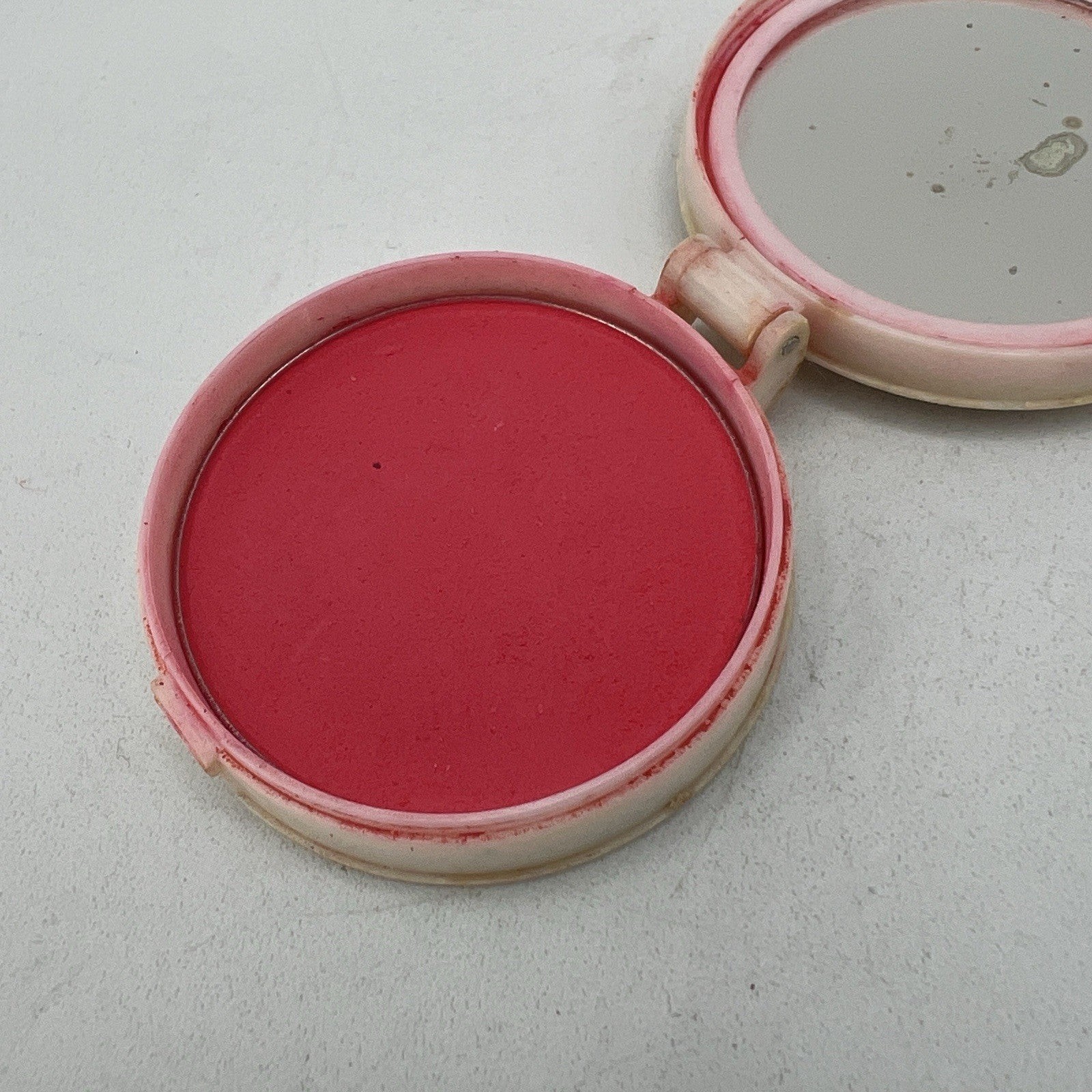 Vintage Elizabeth Post Cake Rouge Compact Natural Pink Highly Pigmented 1.5\