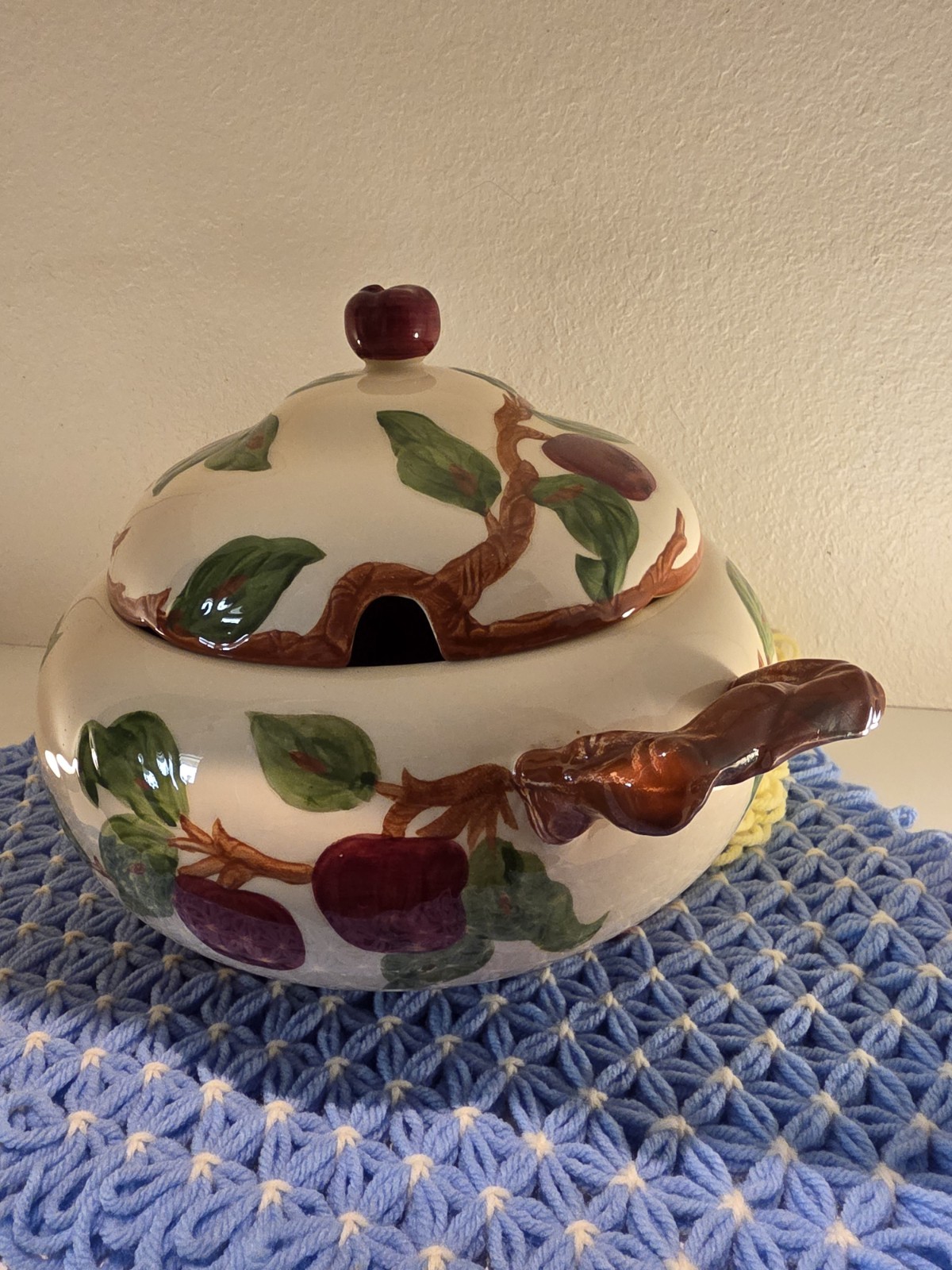Vtg Franciscan Apple Tureen & Lid Footed 3 Quart Ceramic Covered Server Vtg Franciscan Apple Tureen & Lid Footed 3 Quart Ceramic Covered Server