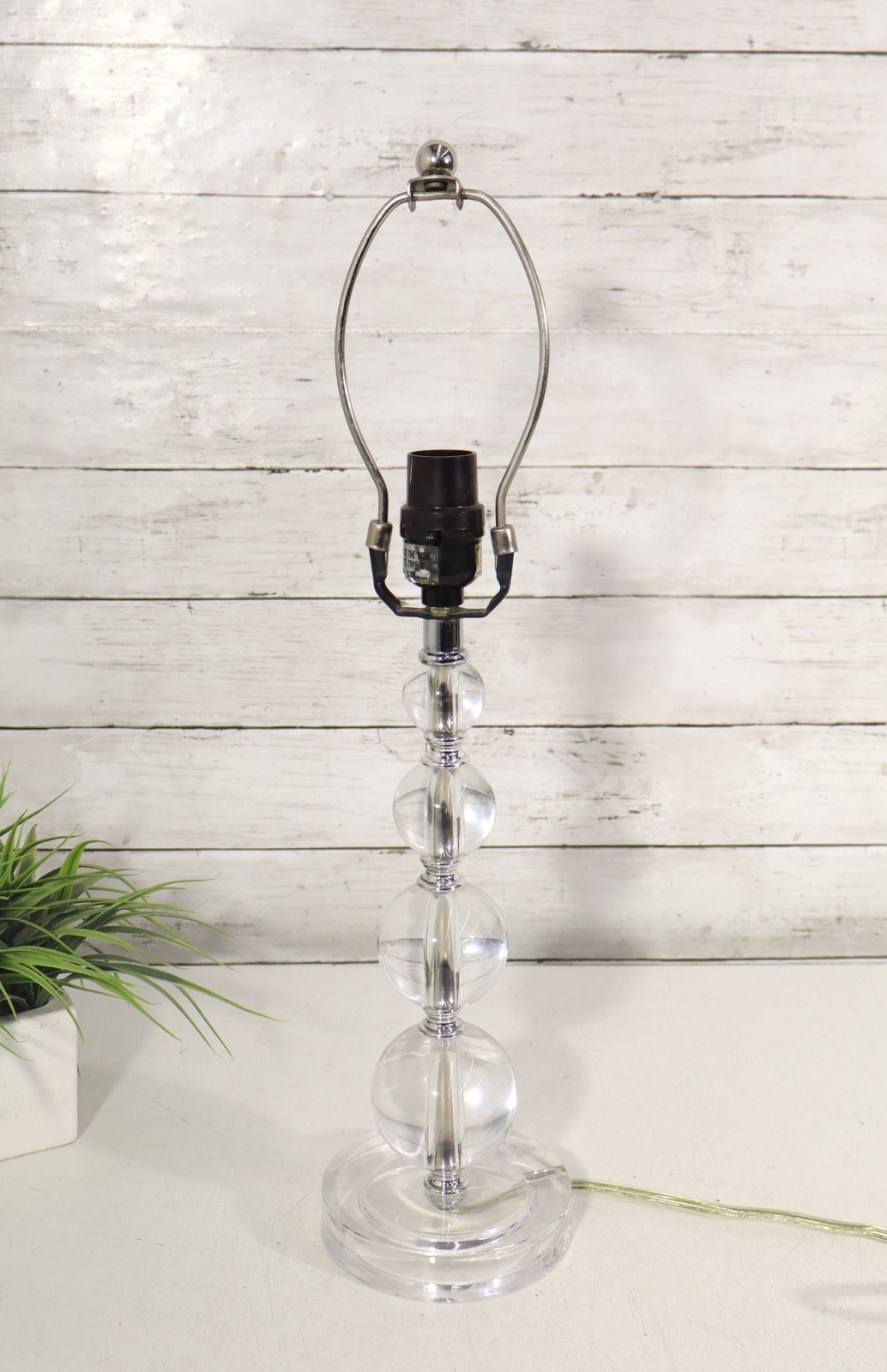 Vintage Lucite Stacked Ball Table Lamp With Clear Round Base – 21\