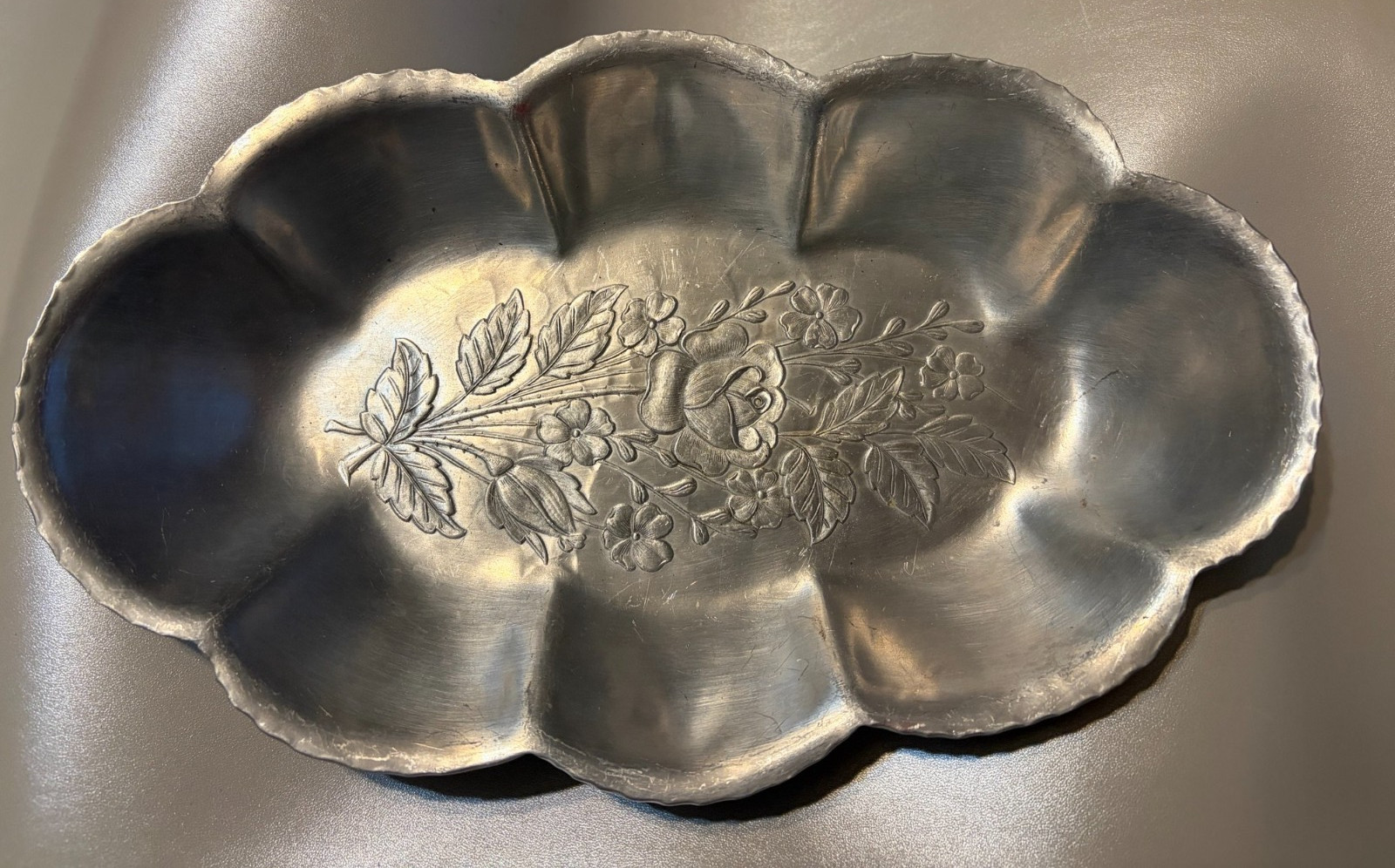 VTG Everlast Forged Aluminum Oval Scalloped Rose Serving Bowl Dish 13
