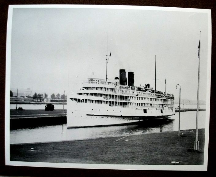 *Great Lakes Steamer CITY OF CLEVELAND III , 8 X 10 Reprint Of Photo Taken c1949