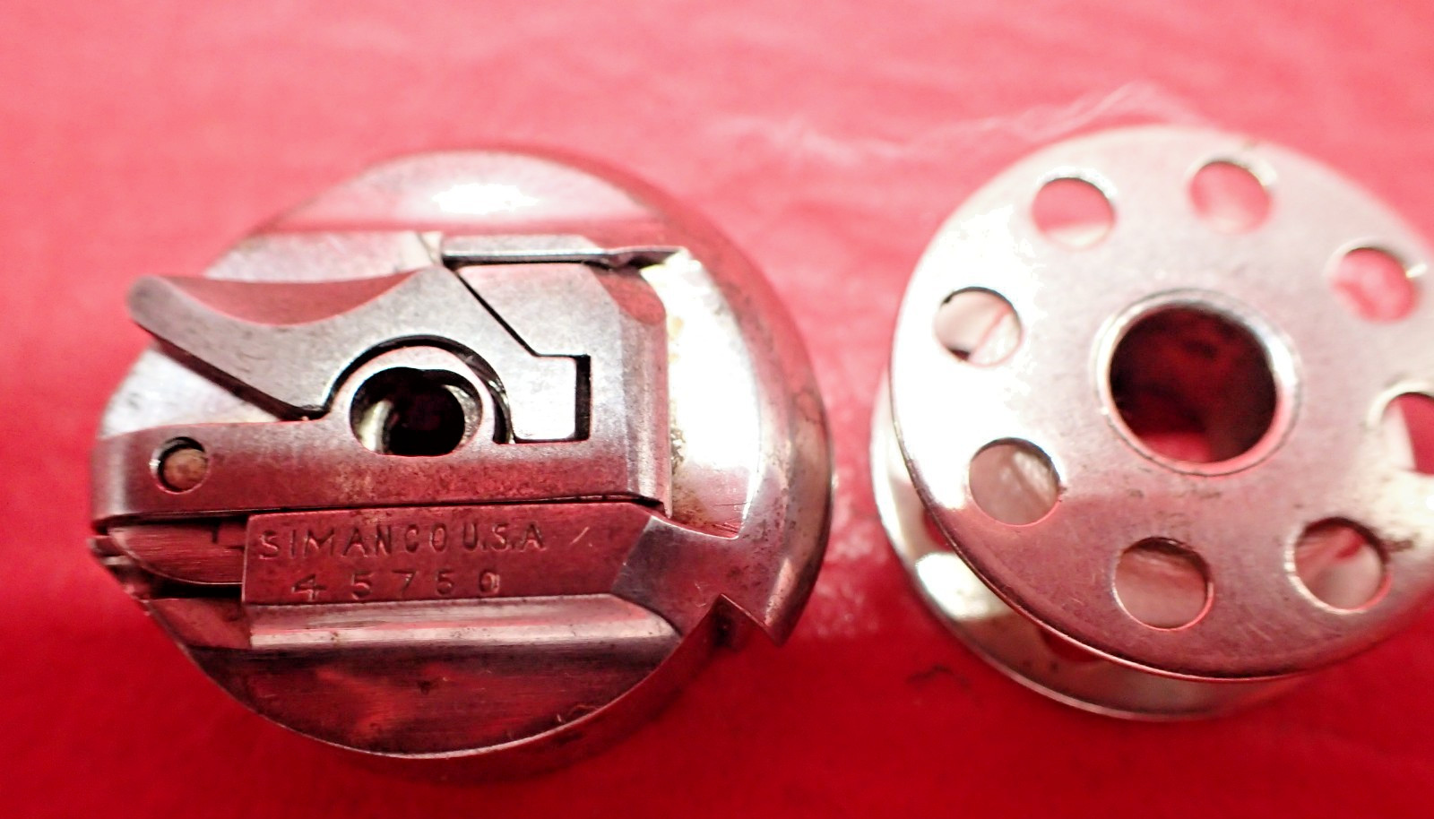Vintage 1936 SINGER 221 Featherweight Sewing Machine Bobbin Case w/ Bobbin Vintage 1936 SINGER 221 Featherweight Sewing Machine Bobbin Case w/ Bobbin