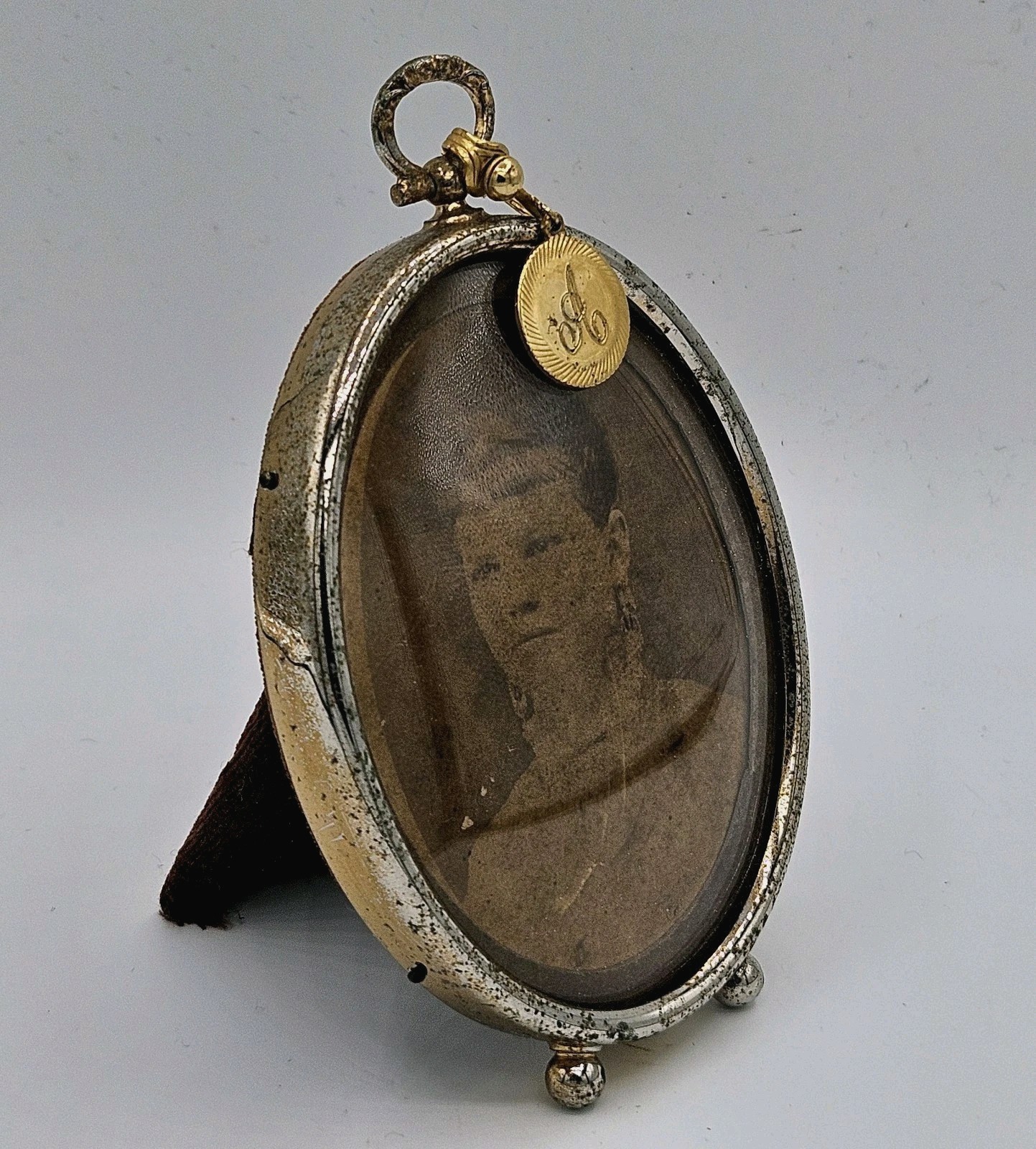 Antique Victorian 24k Plated Convex Frame Mourning Style Woman Portrait Photo Antique Victorian 24k Plated Convex Frame Mourning Style Woman Portrait Photo