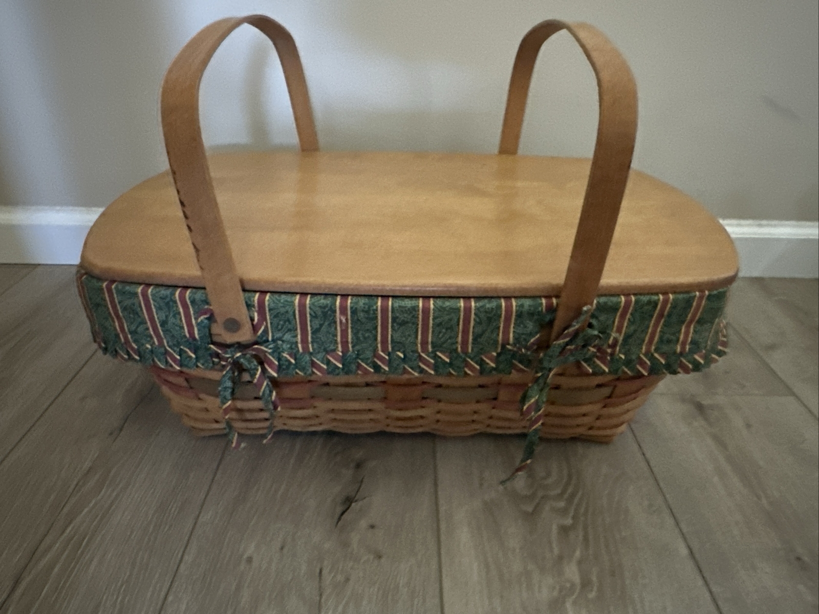 1996 Collector's Edition Longaberger Large Picnic Basket w/ Lid, Liner, & Insert 1996 Collector's Edition Longaberger Large Picnic Basket w/ Lid, Liner, & Insert