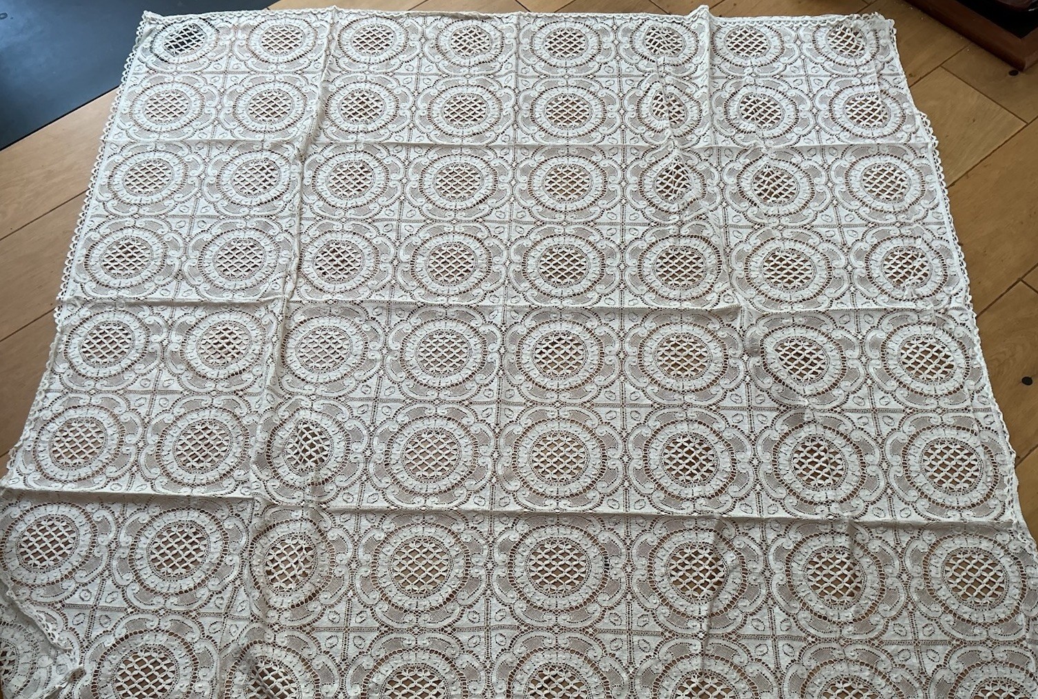 NOTTINGHAM Leavers Lace VINTAGE tablecloth UNUSED  CLUNY Cotton