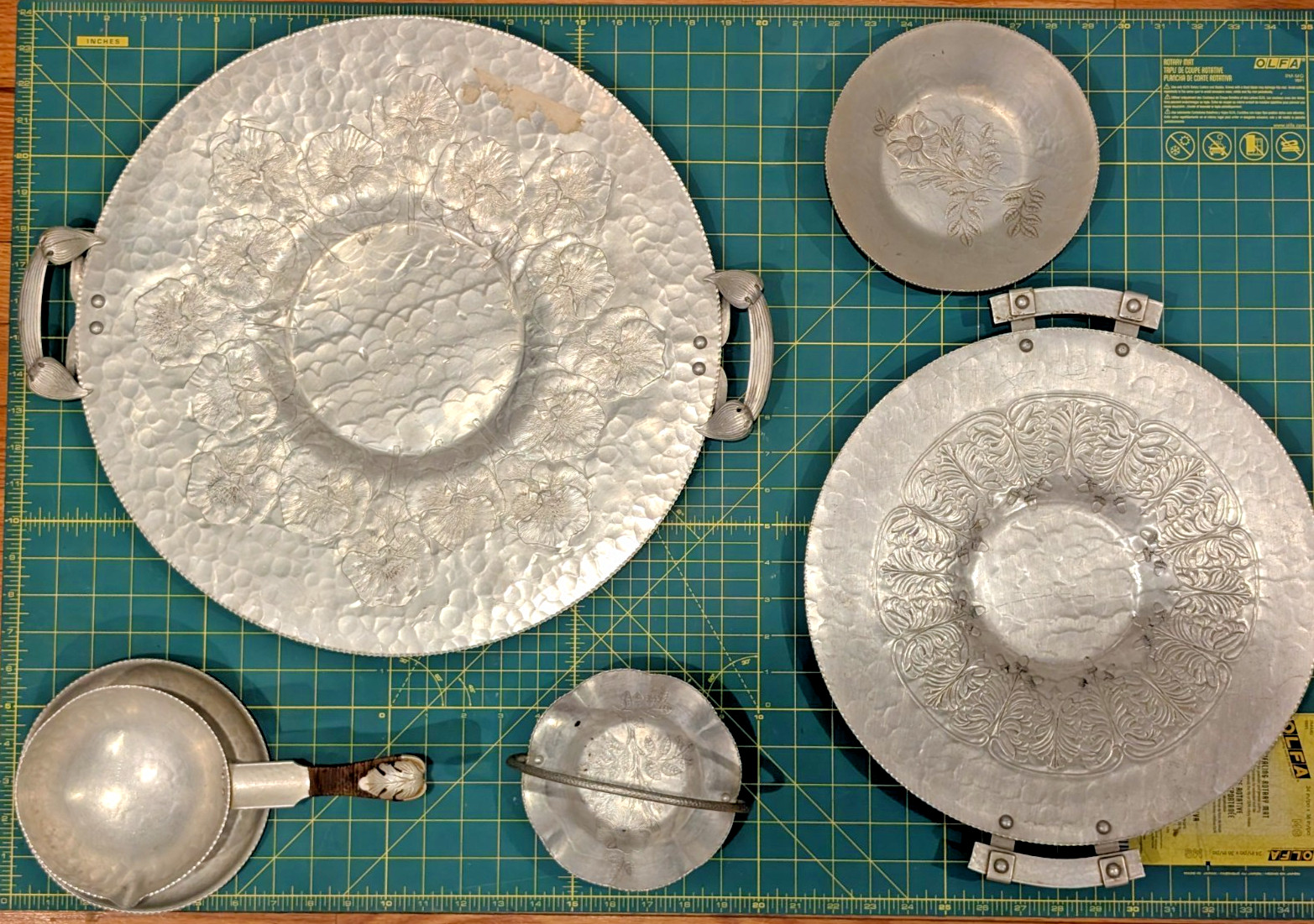 VINTAGE CONTINENTAL HAND WROUGHT ALUMINUM 5 PC LOT PANSY TRAY SAUCE BOAT 799 581 VINTAGE CONTINENTAL HAND WROUGHT ALUMINUM 5 PC LOT PANSY TRAY SAUCE BOAT 799 581