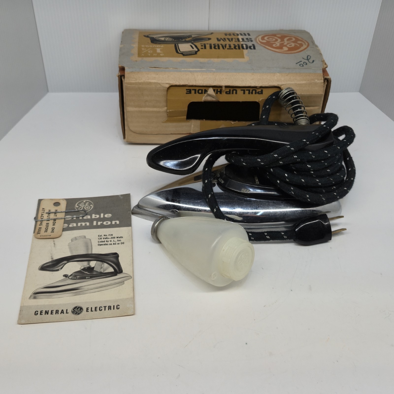 Vintage GE General Electric F29 Travel Steam Iron AC/DC Portable Original Box